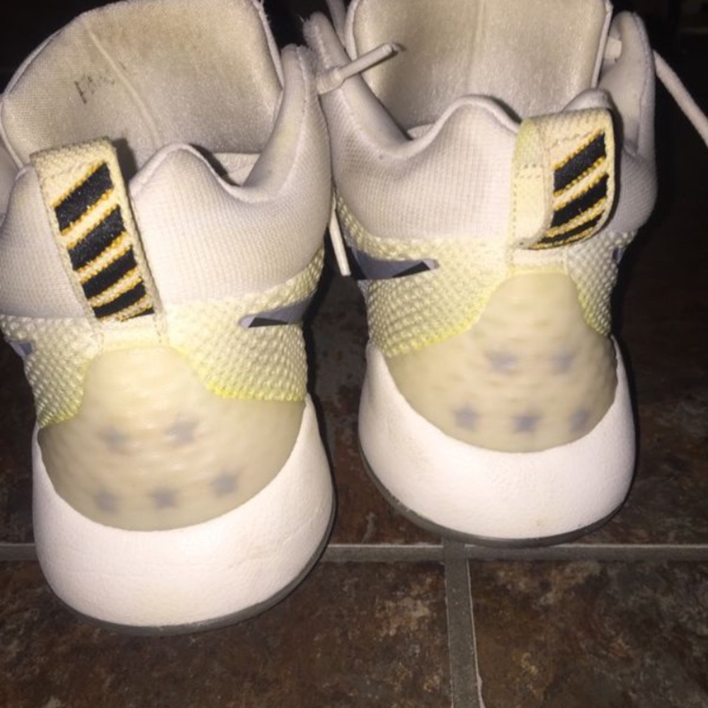 girls eybl basketball shoes